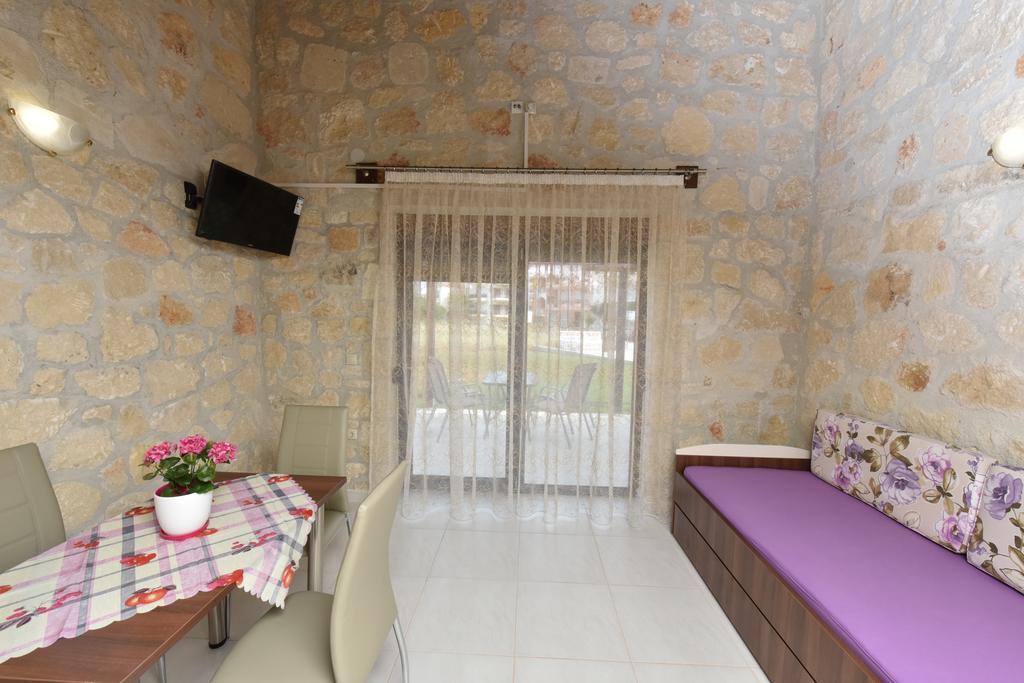 Tsimpoukas Village Nea Plagia