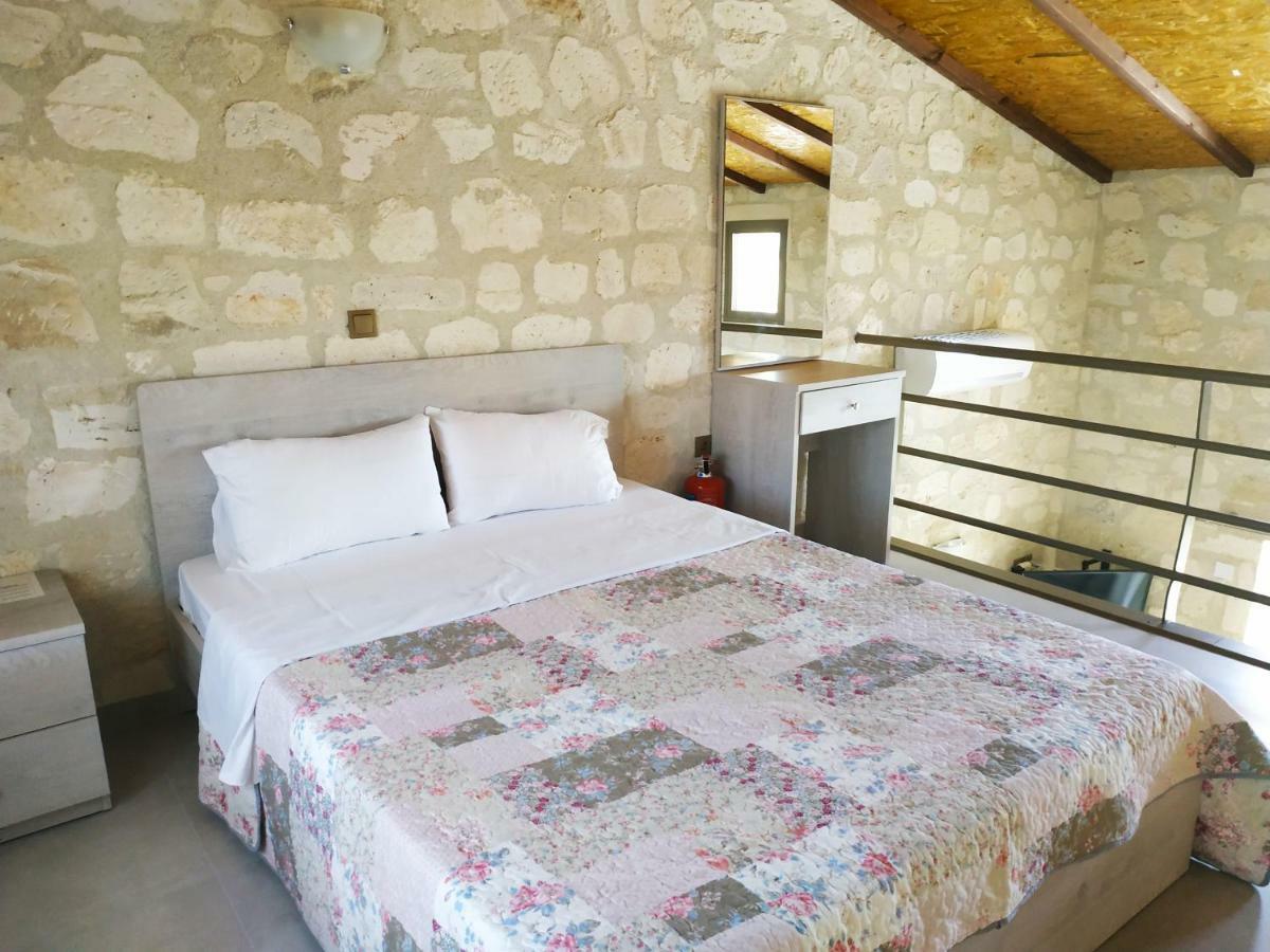 Tsimpoukas Village * Nea Plagia