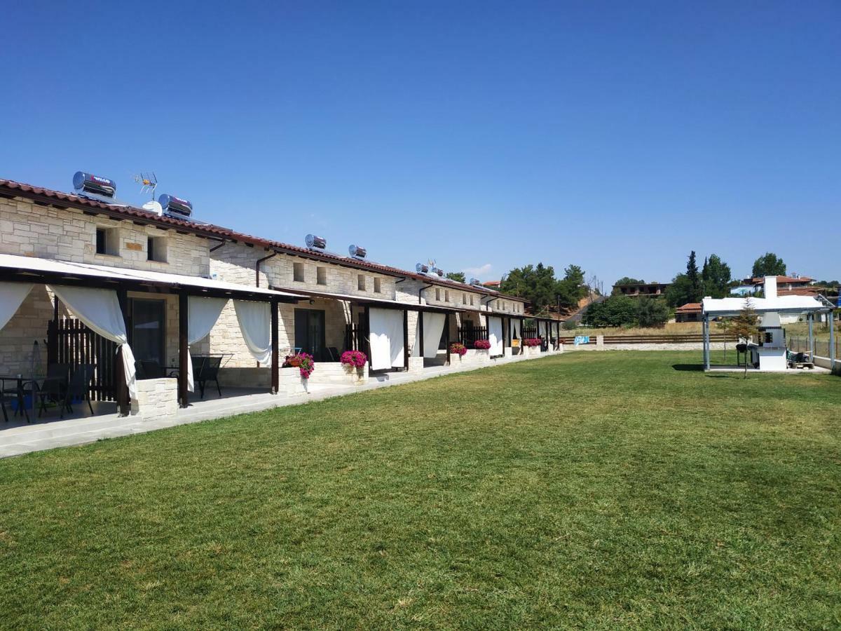 Tsimpoukas Village * Nea Plagia